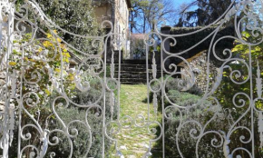 Гостиница Les Trois Jardins  Сарла-Ла-Канэда